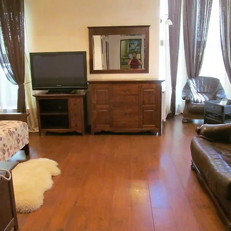 Gasthuis Gnizdo Golubky Saján