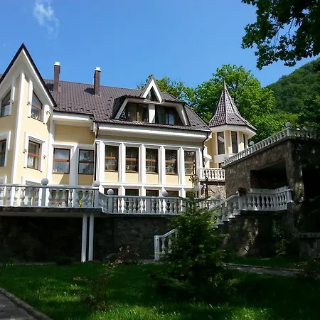 Guest house Gnizdo Golubky