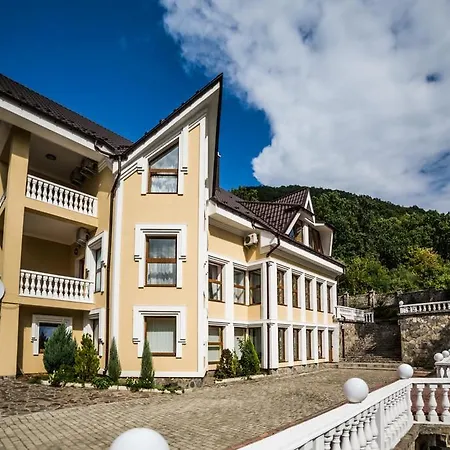 Gnizdo Golubky 4* Shayan