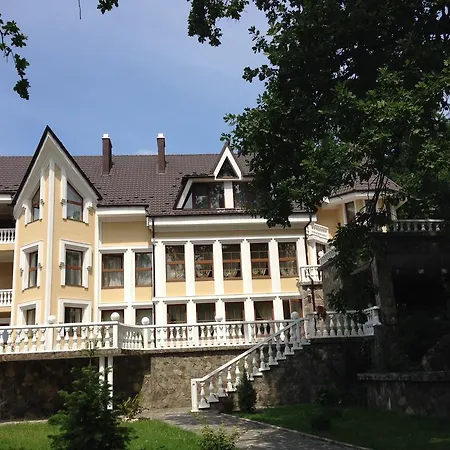 Guest house Gnizdo Golubky 3*