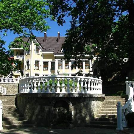 Gnizdo Golubky Guest house Shaian