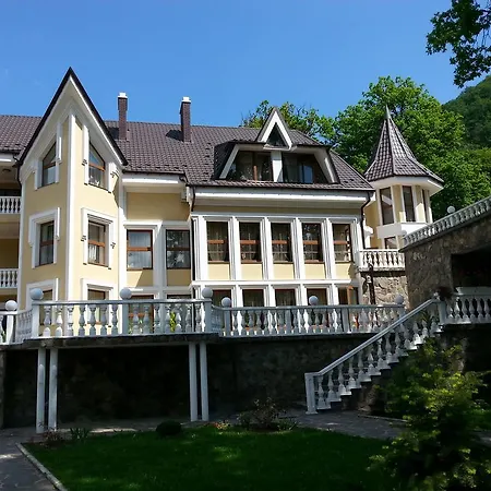 Gnizdo Golubky Guest house 3*