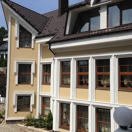 Guest house Gnizdo Golubky 3*
