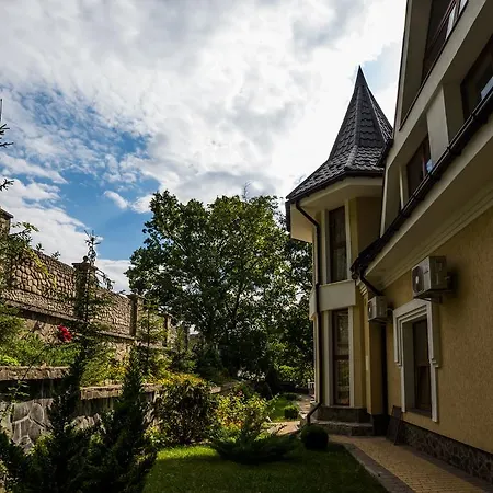 Gnizdo Golubky Guest house 3*