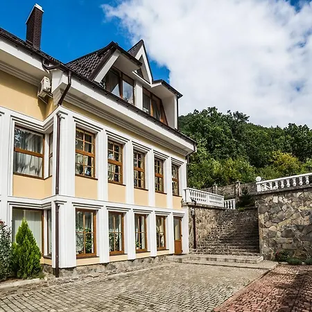 Gnizdo Golubky Guest house 3*