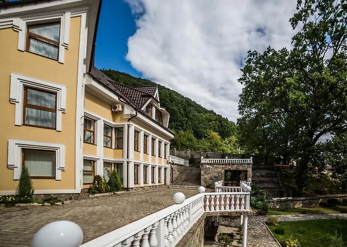 Gnizdo Golubky Konukevi Shayan